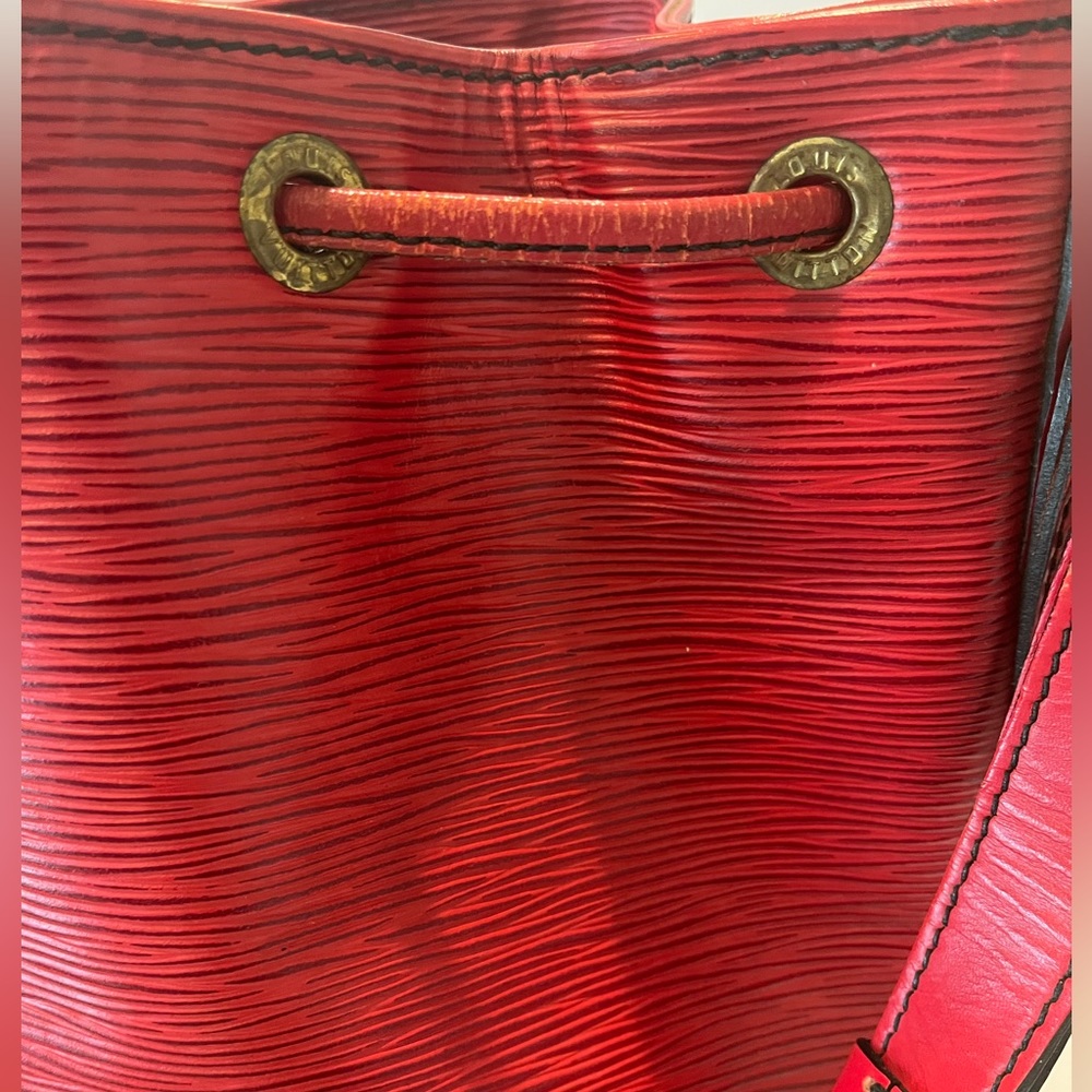 Louis Vuitton Epi Noe GM Leather Bucket Bag (large) Vintage & EUC (Authentic) - Picture 5 of 16